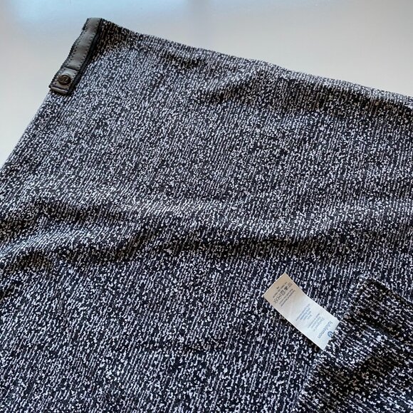 Lululemon Customizable Snap Scarf Rulu Gray - Picture 3 of 8